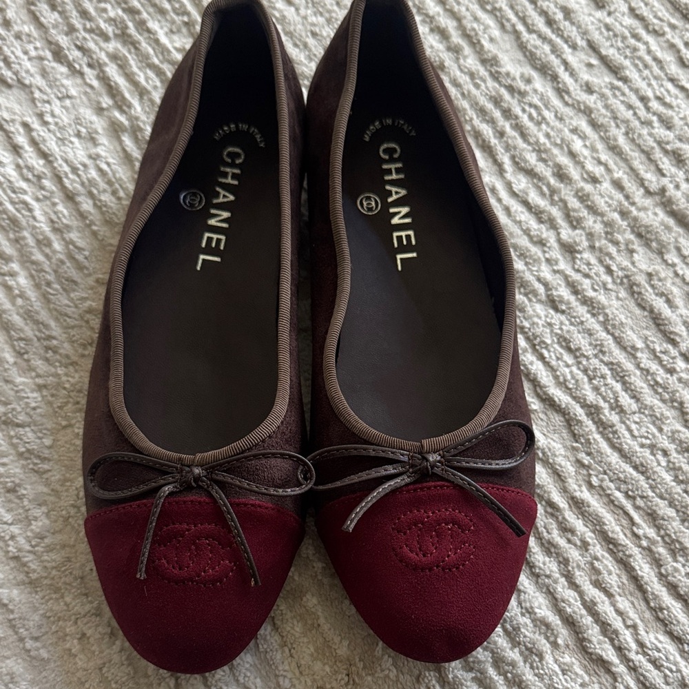 CHANEL Burgundy and Brown Suede Cap-Toe Ballet Flats - Picture 2 of 3